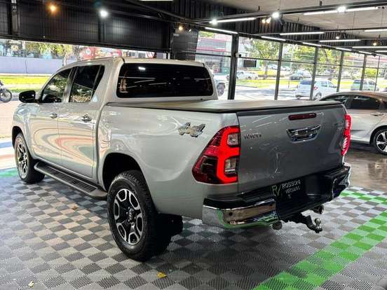 TOYOTA-HILUX-2.8 D-4D TURBO DIESEL CD SRX 4X4 AUTOMÁTICO TOYOTA-HILUX-2020