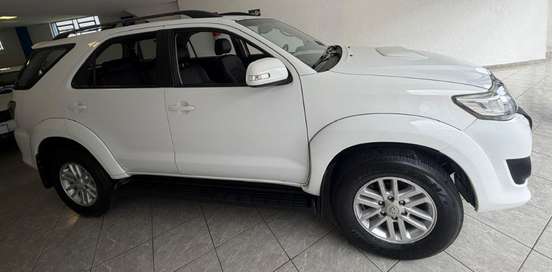 TOYOTA-HILUX-3.0 SRV TOP 4X4 CD 16V TURBO INTERCOOLER DIESEL 4P AUTOMÁTICO TOYOTA-HILUX-2014
