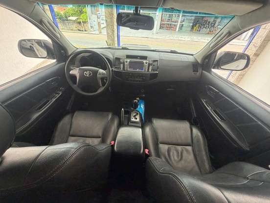TOYOTA-HILUX-2014
