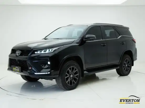 TOYOTA-HILUX SW4-2024