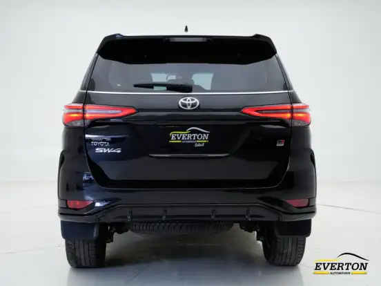 TOYOTA-HILUX SW4-2024