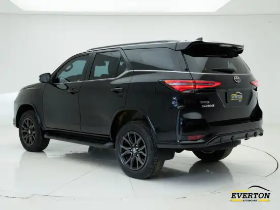 TOYOTA-HILUX SW4-2.8 D-4D TURBO DIESEL GR-S 7L 4X4 AUTOMÁTICO TOYOTA-HILUX SW4-2024