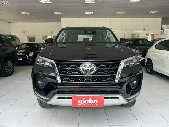 TOYOTA HILUX SW4 2.8 D-4D TURBO DIESEL SRX 4X4 AUTOMÁTICO