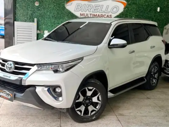 TOYOTA-HILUX SW4-2.8 SRX DIAMOND 4X4 7 LUGARES 16V TURBO INTERCOOLER DIESEL 4P AUTOMÁTICO TOYOTA-HILUX SW4-2019