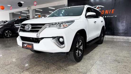 TOYOTA-HILUX SW4-2017