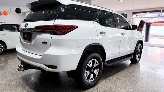 TOYOTA-HILUX SW4-2017