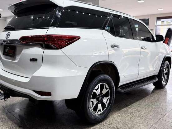 TOYOTA-HILUX SW4-2.7 SR 4X2 16V FLEX 4P AUTOMÁTICO TOYOTA-HILUX SW4-2017