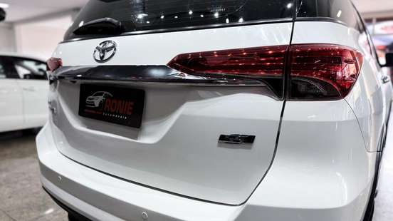 TOYOTA-HILUX SW4-2017