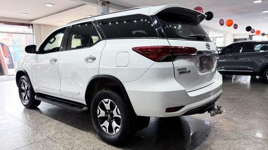 TOYOTA-HILUX SW4-2017