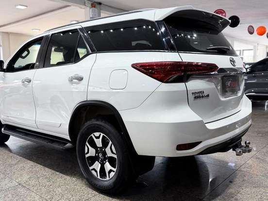 TOYOTA-HILUX SW4-2.7 SR 4X2 16V FLEX 4P AUTOMÁTICO TOYOTA-HILUX SW4-2017