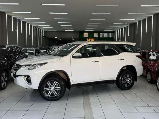 TOYOTA-HILUX SW4-2.7 SRV 7 LUGARES 4X2 16V FLEX 4P AUTOMÁTICO TOYOTA-HILUX SW4-2019