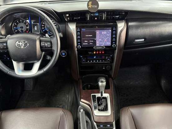 TOYOTA-HILUX SW4-2.7 SRV 7 LUGARES 4X2 16V FLEX 4P AUTOMÁTICO TOYOTA-HILUX SW4-2019