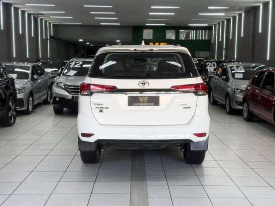 TOYOTA-HILUX SW4-2.7 SRV 7 LUGARES 4X2 16V FLEX 4P AUTOMÁTICO TOYOTA-HILUX SW4-2019