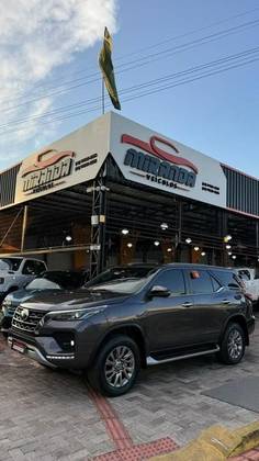 TOYOTA HILUX SW4 2.8 D-4D TURBO DIESEL SRX 4X4 AUTOMÁTICO