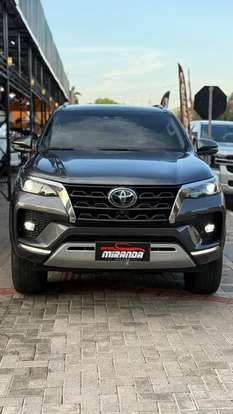 TOYOTA-HILUX SW4-2.8 D-4D TURBO DIESEL SRX 4X4 AUTOMÁTICO TOYOTA-HILUX SW4-2023