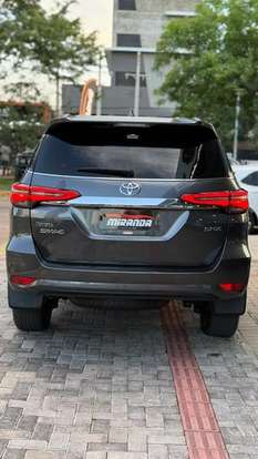TOYOTA-HILUX SW4-2023
