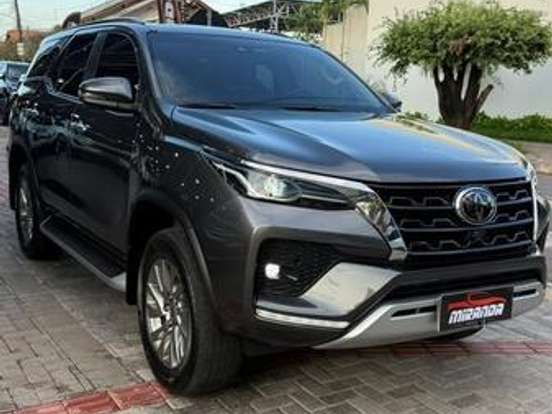 TOYOTA-HILUX SW4-2.8 D-4D TURBO DIESEL SRX 4X4 AUTOMÁTICO TOYOTA-HILUX SW4-2023