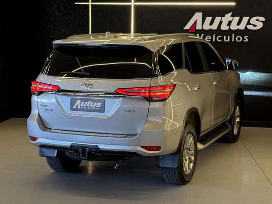 TOYOTA-HILUX SW4-2.8 D-4D TURBO DIESEL SRX 7L 4X4 AUTOMÁTICO TOYOTA-HILUX SW4-2022