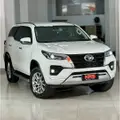TOYOTA HILUX SW4 2.8 D-4D TURBO DIESEL SRX 7L 4X4 AUTOMÁTICO TOYOTA HILUX SW4 2.8 D-4D TURBO DIESEL SRX 7L 4X4 AUTOMÁTICO