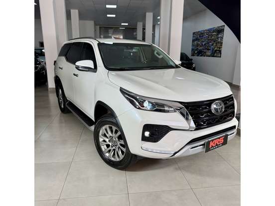 TOYOTA-HILUX SW4-2.8 D-4D TURBO DIESEL SRX 7L 4X4 AUTOMÁTICO TOYOTA-HILUX SW4-2020
