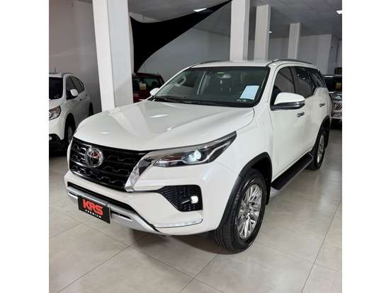 TOYOTA-HILUX SW4-2.8 D-4D TURBO DIESEL SRX 7L 4X4 AUTOMÁTICO TOYOTA-HILUX SW4-2020