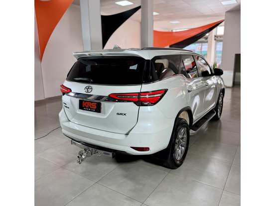 TOYOTA-HILUX SW4-2020
