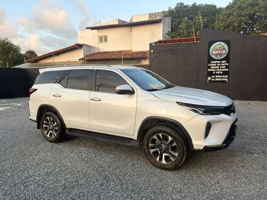 TOYOTA-HILUX SW4-2025