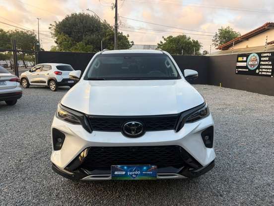 TOYOTA-HILUX SW4-2025