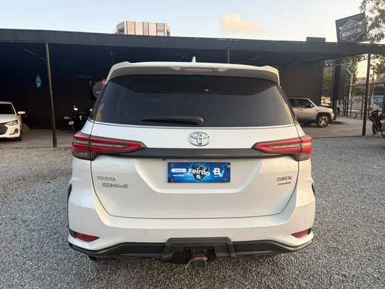 TOYOTA-HILUX SW4-2025