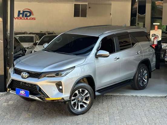 TOYOTA-HILUX SW4-2023