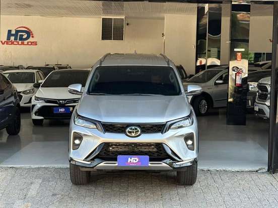 TOYOTA-HILUX SW4-2.8 D-4D TURBO DIESEL SRX PLATINUM 7L 4X4 AUTOMÁTICO TOYOTA-HILUX SW4-2023