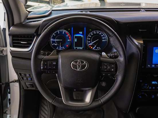 TOYOTA-HILUX SW4-2023