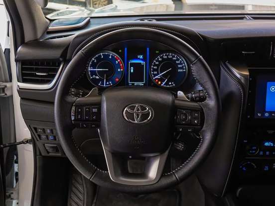 TOYOTA-HILUX SW4-2.8 D-4D TURBO DIESEL SRX PLATINUM 7L 4X4 AUTOMÁTICO TOYOTA-HILUX SW4-2023