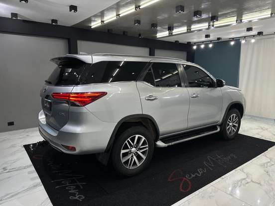 TOYOTA-HILUX SW4-2.8 SRX 4X4 7 LUGARES 16V TURBO INTERCOOLER DIESEL 4P AUTOMÁTICO TOYOTA-HILUX SW4-2019