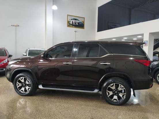 TOYOTA-HILUX SW4-2.8 SRX DIAMOND 4X4 7 LUGARES 16V TURBO INTERCOOLER DIESEL 4P AUTOMÁTICO TOYOTA-HILUX SW4-2019