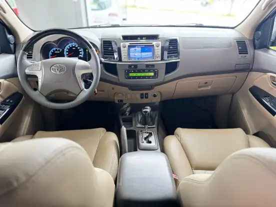 TOYOTA-HILUX SW4-2012
