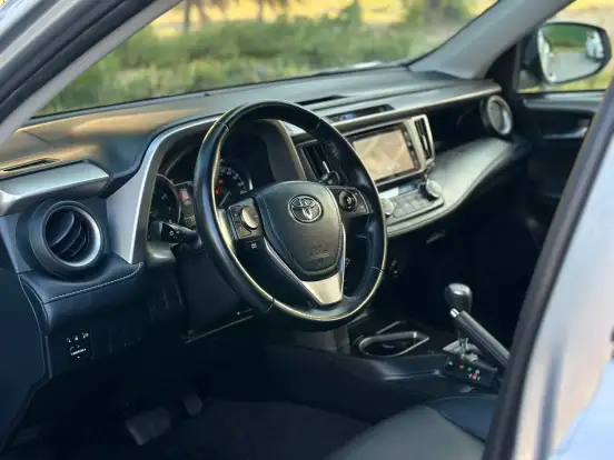 TOYOTA-RAV4-2018