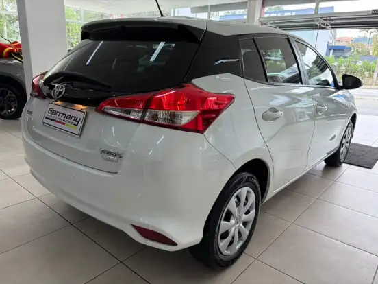 TOYOTA-YARIS-2020