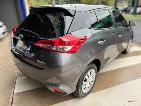 TOYOTA-YARIS-2022
