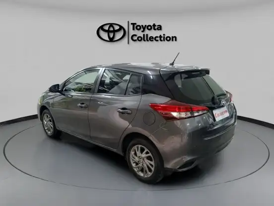 TOYOTA-YARIS-2022