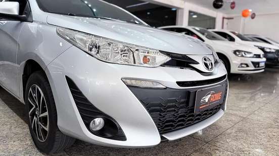 TOYOTA-YARIS-2019