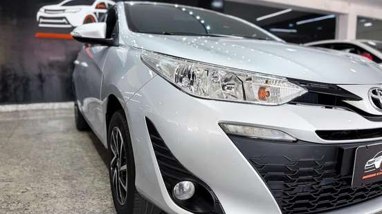 TOYOTA-YARIS-2019