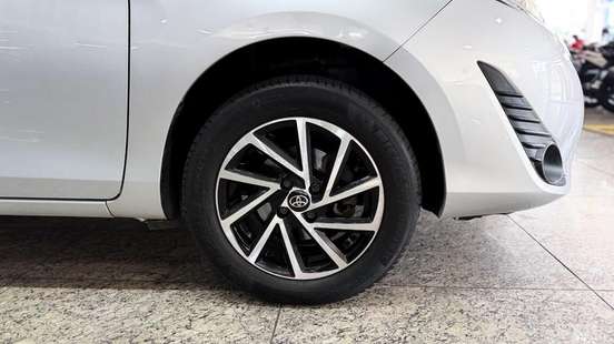 TOYOTA-YARIS-2019