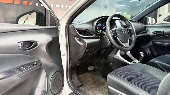 TOYOTA-YARIS-2019