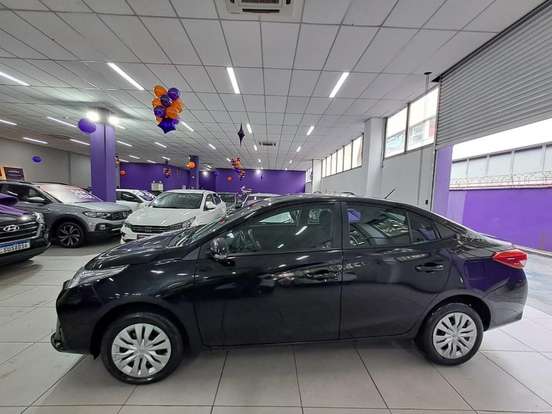 TOYOTA-YARIS-2024
