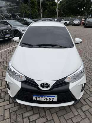 TOYOTA-YARIS-2024