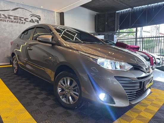 TOYOTA-YARIS-2020