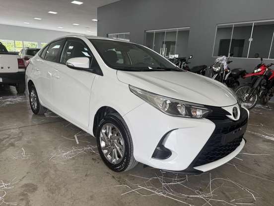 TOYOTA-YARIS-2023