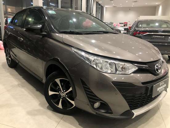 TOYOTA-YARIS-2019