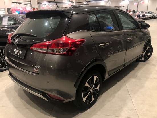 TOYOTA-YARIS-2019